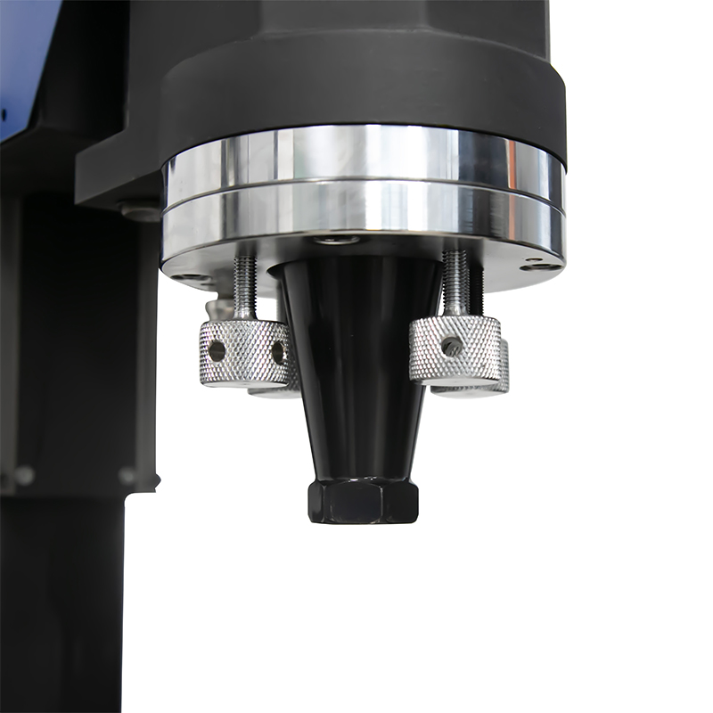 How does an automatic frequency tracking ultrasonic welding machine achieve precise frequency matching?